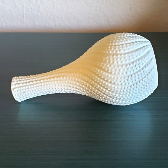 Vintage White Textured Ceramic Art Deco Reptil Mid-Century Modern Vase - Picture 4 of 7